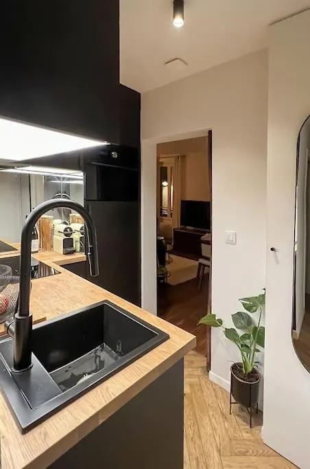 Why Paris ? Why Montmartre ? Apartman 0*,  Franciaország