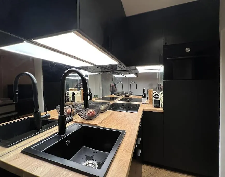 Why Paris ? Why Montmartre ? Apartman